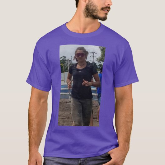 Meisje in vorm t-shirt (Voorkant)