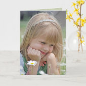 meisje in weide die aan je denkt kaart (Gele Bloem)