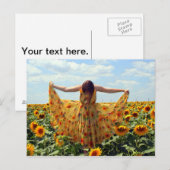 Meisje in zonnebloemveld briefkaart (Voorkant / Achterkant)