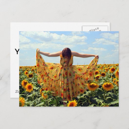 Meisje in zonnebloemveld briefkaart (Voorkant / Achterkant)
