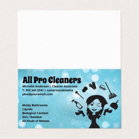 Meisje jongleren schoonmaakbenodigdheden visitekaartje (Buitenkant ongevouwen)