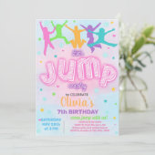 Meisje JUMP en uitnodiging voor verjaardagsfeestje (Staand voorkant)