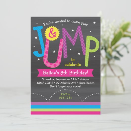 Meisje Jump Verjaardagsfeest Krijtbord Roze Paarse Kaart (Staand voorkant)