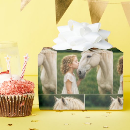 Meisje kust haar paard cadeaupapier (Verjaardagsfeest)