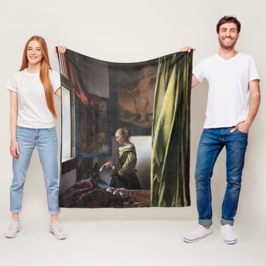 Meisje leest een brief in een open venster, Vermee Fleece Deken (In situ)