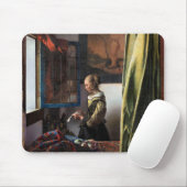 Meisje leest een brief in een open venster, Vermee Muismat (Met muis)