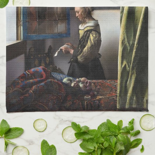 Meisje leest een brief in een open venster, Vermee Theedoek (Gevouwen)