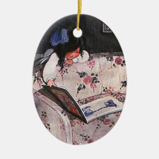 Meisje leest over sofa keramisch ornament (Voorkant)