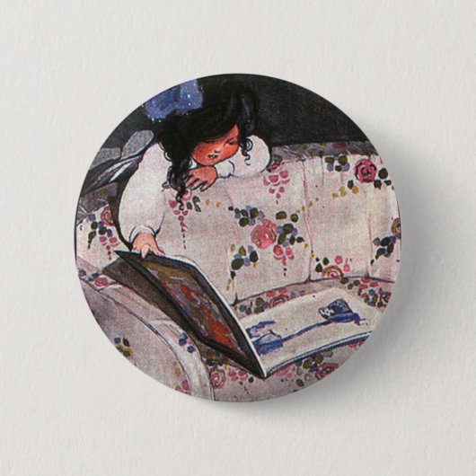 Meisje leest over sofa ronde button 5,7 cm (Voorkant)