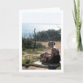 Meisje lezen op strand kaart (Voorkant)