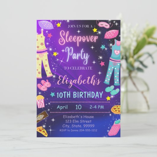 Meisje logeerpartij pyjama verjaardagsfeestje uitn kaart (Staand voorkant)