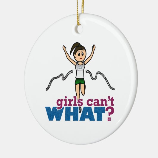 Meisje loopt in groen keramisch ornament (Links)