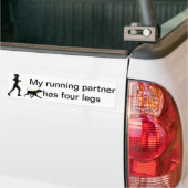 Meisje loopt met haar hommelsticker bumpersticker (Op Truck)