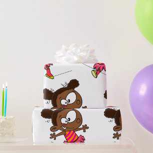 Meisje loopt op een koord cadeaupapier