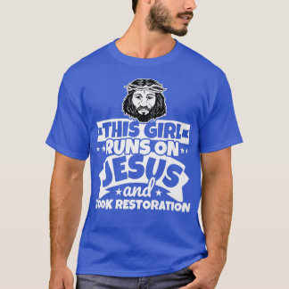 Meisje loopt op Jezus en Boekrestauratie T-shirt