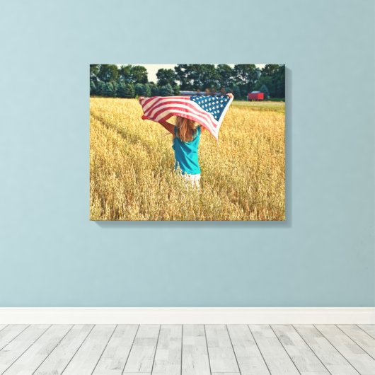 Meisje met Amerikaanse vlag Canvas Afdruk (Insitu (Houten vloer))