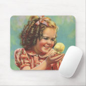  meisje met Baby Chick, blij kind glimlachend Muismat (Met muis)