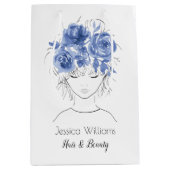 meisje met blauwe waterverf rozen-Floral Medium Cadeauzakje (Voorkant)