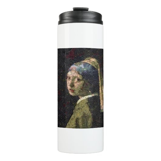 Meisje met een aardbei die een fijne kunstspuit ve thermosbeker (Voorkant)