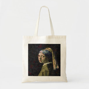 Meisje met een aardbei die een fijne kunstspuit ve tote bag