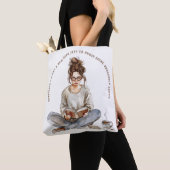 Meisje met een boek. . Een meisje lezen Tote Bag (Dichtbij)