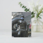 Meisje met een gezichtsmasker - NYC V briefkaart (Staand voorkant)
