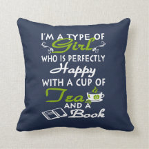 Meisje met een kopje thee en een boek