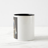 Meisje met een parelaardenfeest tweekleurige koffiemok (Center)