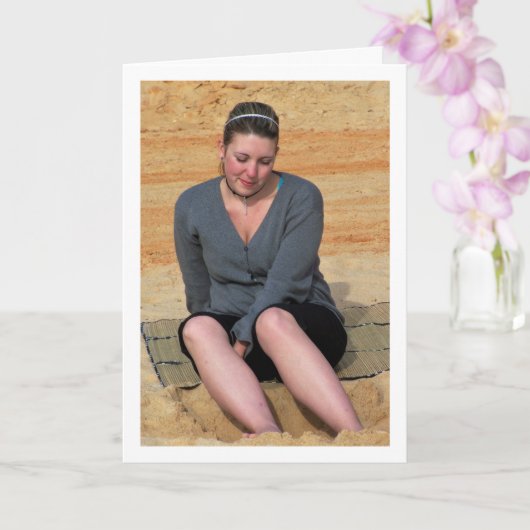 Meisje met feet in de zand kaart (Orchidee)