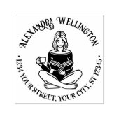 Meisje met gekruiste benen lezend #2 Naam Retourad Zelfinktende Stempel (Design)