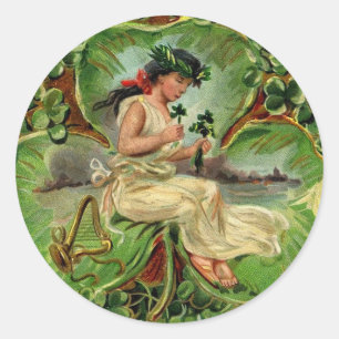 Meisje met harp en klavers ronde sticker
