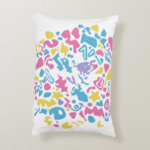 Meisje met hoofdtelefoon buigt zelfverzekerd en on accent kussen (Achterkant (Verticaal))