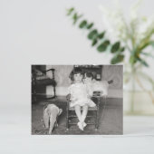 Meisje met knuffels, 1922 briefkaart (Staand voorkant)