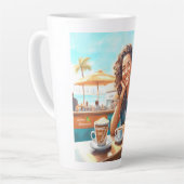 Meisje met koffiepauze latte mok (Linkerhoek)