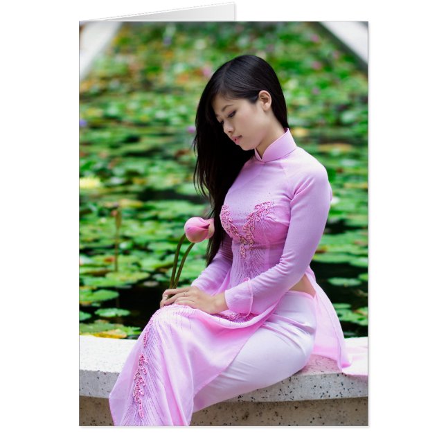 Meisje met lotus aan de fontein (Voorkant)