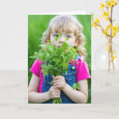 Meisje met onkruid voor mama kaart (Gele Bloem)