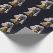 Meisje met parel oorbel blazen van een bubble gum cadeaupapier (Hoek)