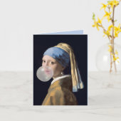 Meisje met parel oorbel blazen van een bubble gum kaart (Gele Bloem)