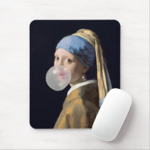 Meisje met parel oorbel blazen van een bubble gum