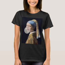Meisje met parel oorbel blazen van een bubble gum t-shirt