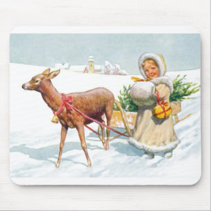 Meisje met slee voor kerstmis muismat