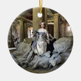 Meisje met speelgoed keramisch ornament