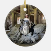 Meisje met speelgoed keramisch ornament (Achterkant)