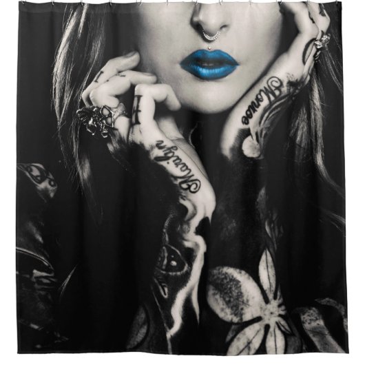 Meisje met tattoo douchegordijn (Voorkant)
