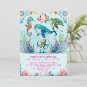 Meisje onder de uitnodiging voor de geboorte van h (Staand voorkant)