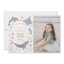 Meisje onder het Zee Verjaardagsfeest Foto