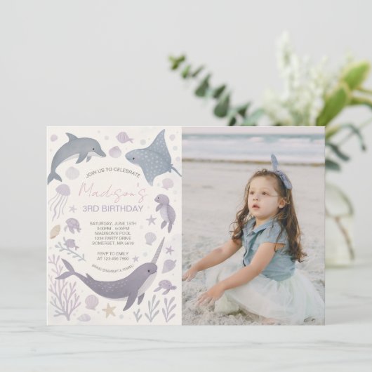 Meisje onder het Zee Verjaardagsfeest Foto Kaart (Staand voorkant)