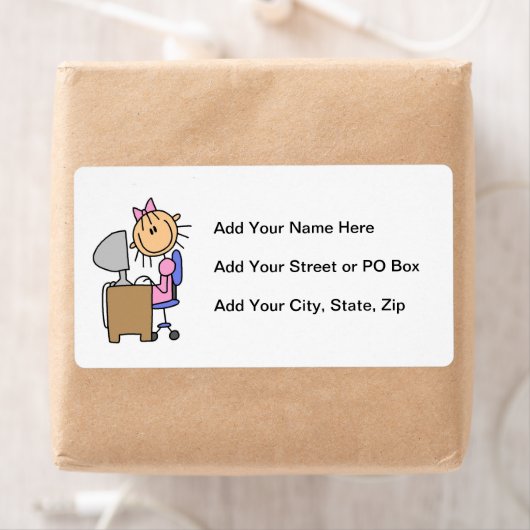 Meisje op computer etiket (Insitu)