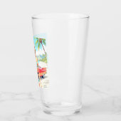 Meisje op het strand met een klassieke auto glas (Links)