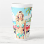 Meisje op het strand met een klassieke auto latte mok (Voorkant)